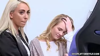 Oynat Seksi milf hırsız kylie kingston ve genç kızı natalie knight, hırsızlık nedeniyle tutuklandıktan sonra polislerin sikini paylaştı.