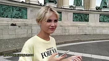 Riproduci La sorellastra sfacciata vuole più del gelato - la star di Lika è ossessionata dalle sborrate - parte 1