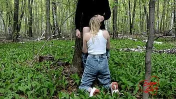 Afspelen Gepassioneerde seks in het bos voor een onweersbui - soboyandsogirl