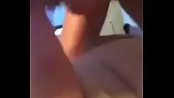 Afspelen Hete moeder neukt zoon's vriend in zijn studentenhuis