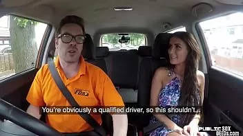 play Vollbusige Britin reitet öffentlich ihren Fahrlehrer