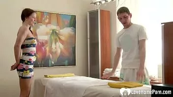 Oynat Masör slaytlar onun horoz içinde süre çalışma