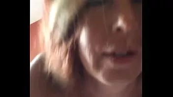 Oynat Kameraman üçlü yapmak için katıldı