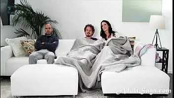 Reproduzir A hora da TV em família é a hora de brincar da mãe e do filho - raposa de reagan
