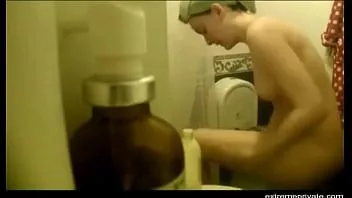 Reproducir Imágenes íntimas de una hermanastra rusa