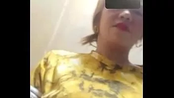 Redare O blondă drăguță indiană făcea dracu prin apel video cu iubitul ei