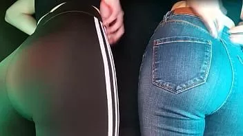 Afspelen Asmr tweeling krabben / diepe asmr sexy video leggings en jeans