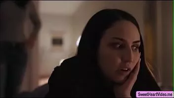 تشغيل الجبهة وابنتها تذوق الهرات الرطب
