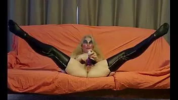 play Setelah menari dia meniduri dirinya sendiri dengan vibrator orgasm