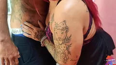 play Kurvige MILF in Dessous lutscht den Schwanz eines molligen Freundes im Zimmer ihres Freundes