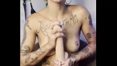 play Les racines de Caroline latina chaudes se mouillent et remplissent sa chatte serrée