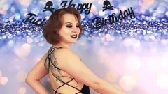 Odtwórz Napalony MILF świętuje urodziny z niegrzecznymi spowiedziami i pokazem łupów