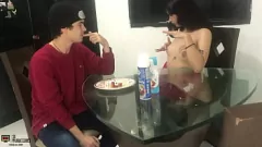 Oynat İsteklerimi tatmin etmek: Kremsi Çilek Horozu, Bölüm 1