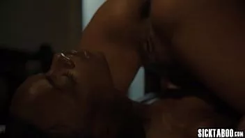 再生 角質黒檀レズビアンスカーリットスキャンダルは、変質した黒人のベイビーアナフォックスによるラフな運指を楽しんだ