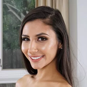अभिनेता Gianna Dior