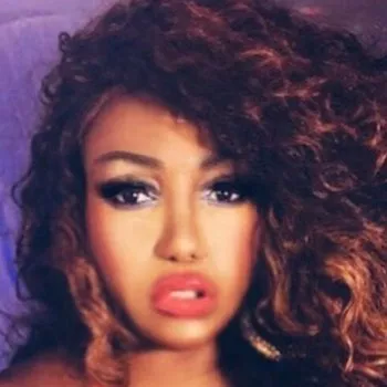 Porno Yıldızı Dominique Simone