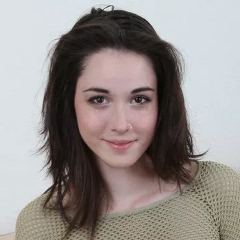 Actrita Emily Grey