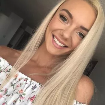 قناة Molly Mae