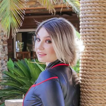 Porno Yıldızı Cara May